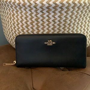 Coach Slim Accordion Zip Wallet in Black